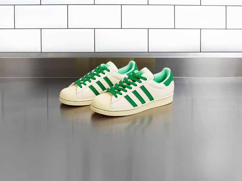 احتفل بالثقافات الغذائية مع حذاء Superstar Sneaker من أديداس